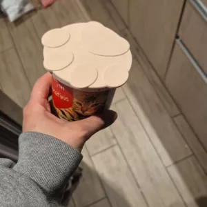 Obdrželi jsme silikonový kryt na konzervu a sadu lžičky od zákazníka S***b.